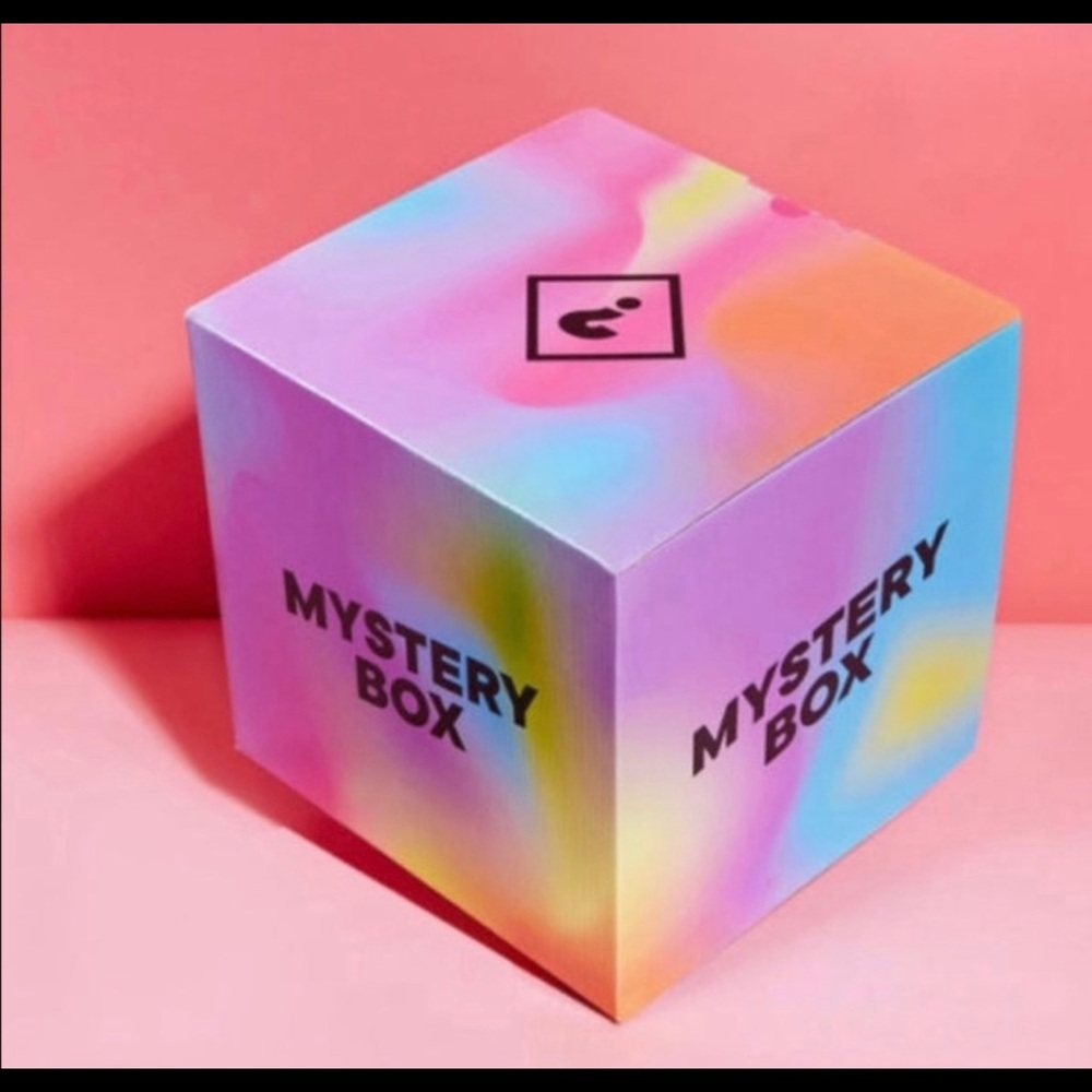 Mystery box 25 items for 10-12 or 12-14 years old girl.